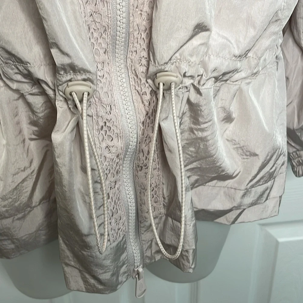 FREE PEOPLE MOVEMENT OH HEY APPLIQUÉ WITH LACE DETAIL JACKET LIGHT PINK …